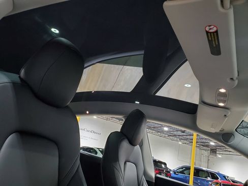 Used 2022 Tesla Model Y Performance AWD/4WD image 16