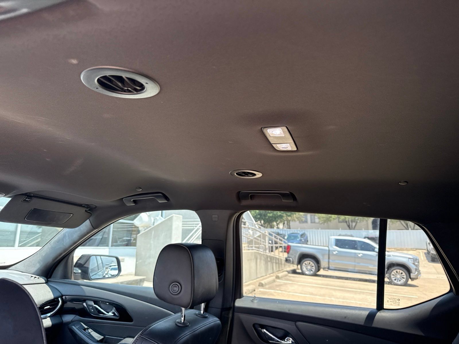 Used 2023 Chevrolet Traverse RS FWD image 11