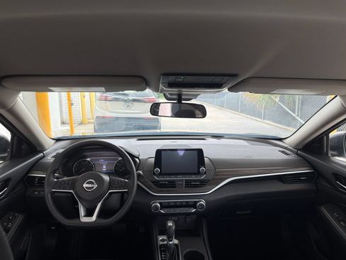 Used 2025 Nissan Altima 2.5 SV FWD image 33