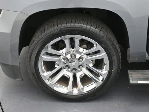 Used 2019 Chevrolet Suburban Premier w/ Premier Plus Edition image 40