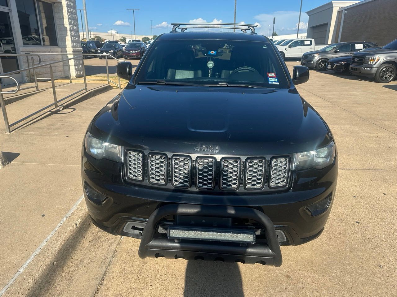 Used 2017 Jeep Grand Cherokee Altitude RWD image 2