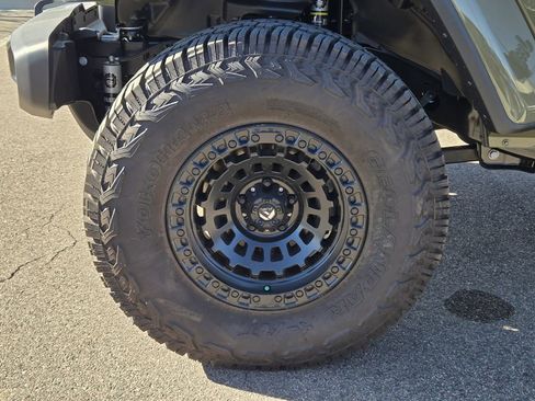 New 2026 Jeep Gladiator Sport AWD/4WD image 7