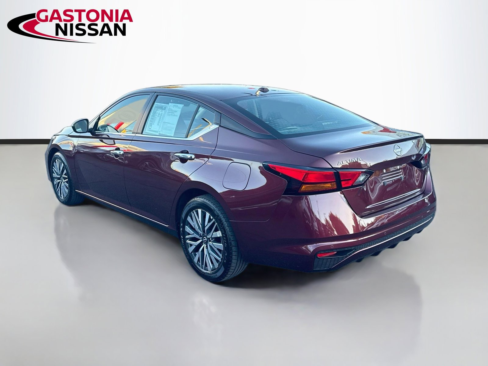 Used 2025 Nissan Altima 2.5 SV FWD image 6