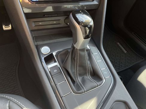 Used 2024 Volkswagen Tiguan SE R-Line image 29