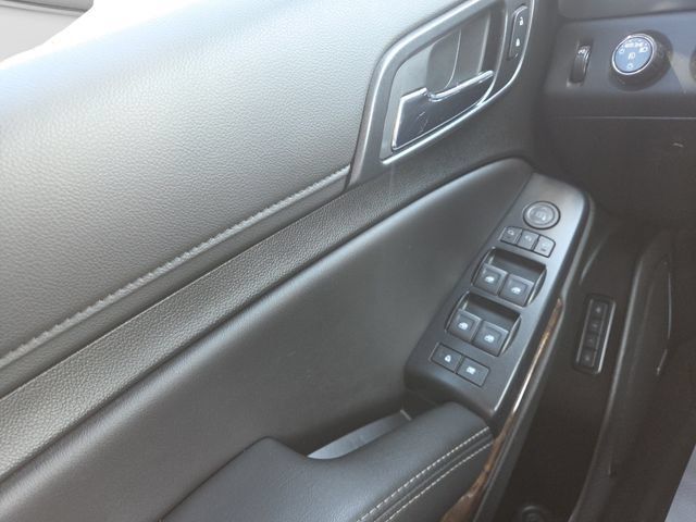 Used 2019 Chevrolet Tahoe LT w/ LT Signature Package AWD/4WD image 11