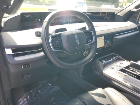New 2026 Lincoln Navigator Reserve w/ Jet Appearance Package AWD/4WD image 14