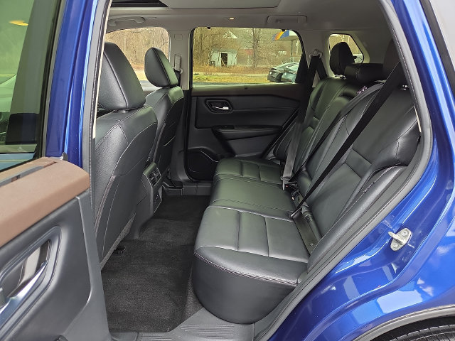 Used 2023 Nissan Rogue SL AWD/4WD image 11