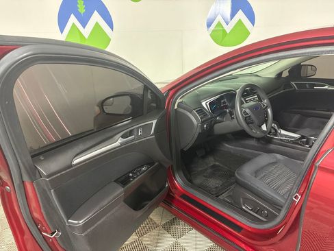 Used 2016 Ford Fusion SE FWD image 8