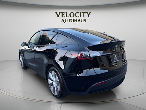 Used 2024 Tesla Model Y Long Range AWD/4WD image 5