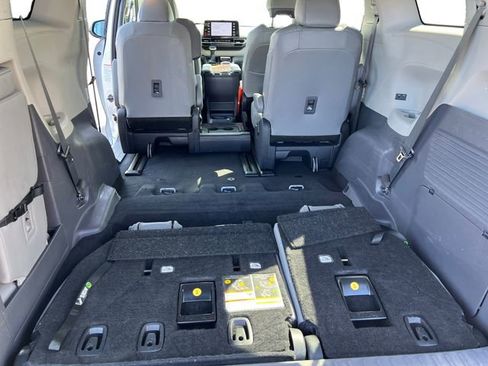 Certified 2023 Toyota Sienna XLE image 19