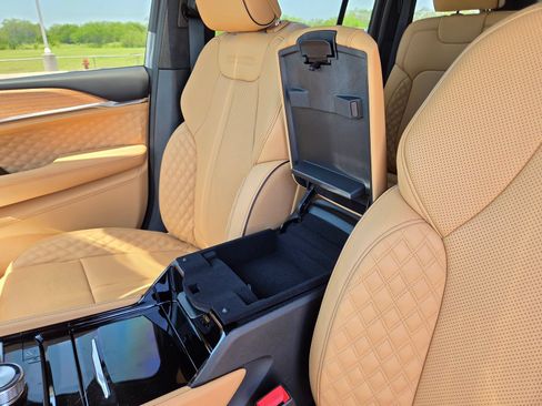 New 2026 Jeep Grand Cherokee Summit w/ Obsidian Package AWD/4WD image 35