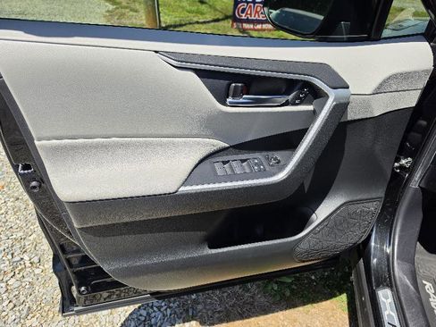 Used 2020 Toyota RAV4 XLE Premium AWD/4WD image 7