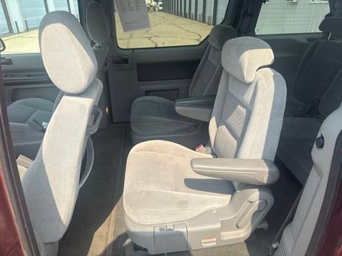 Used 2005 Ford Freestar SEL FWD image 4