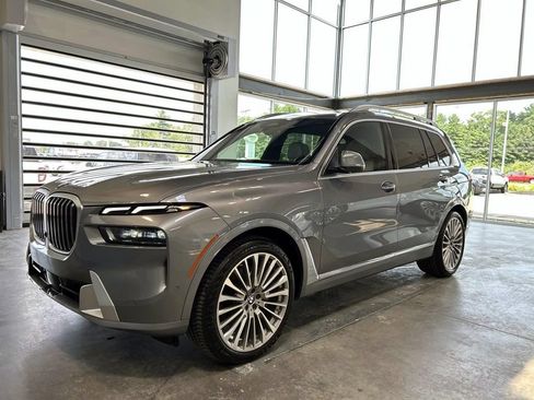 Used 2024 BMW X7 xDrive40i w/ Climate Comfort Package AWD/4WD image 7