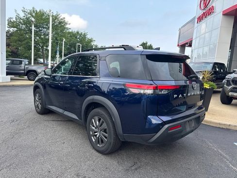 Used 2024 Nissan Pathfinder SV FWD image 3