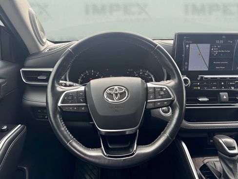 Used 2021 Toyota Highlander Platinum FWD image 11