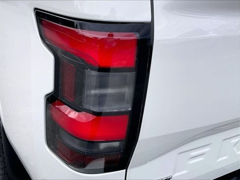 Used 2022 Nissan Frontier SV AWD/4WD image 31