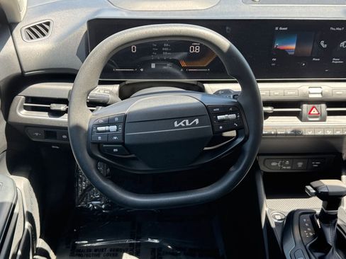 Used 2025 Kia K4 FWD image 28