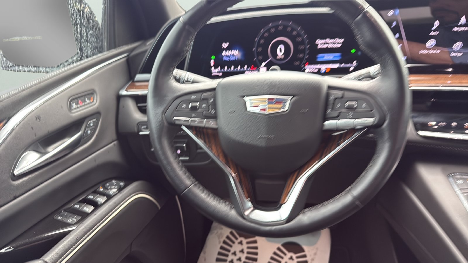 Used 2024 Cadillac Escalade ESV Premium Luxury w/ Performance Package AWD/4WD image 14