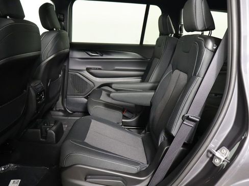 New 2026 Jeep Grand Cherokee L Laredo image 17