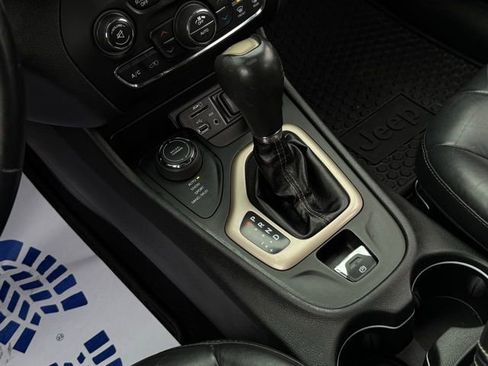 Used 2014 Jeep Cherokee Limited image 29