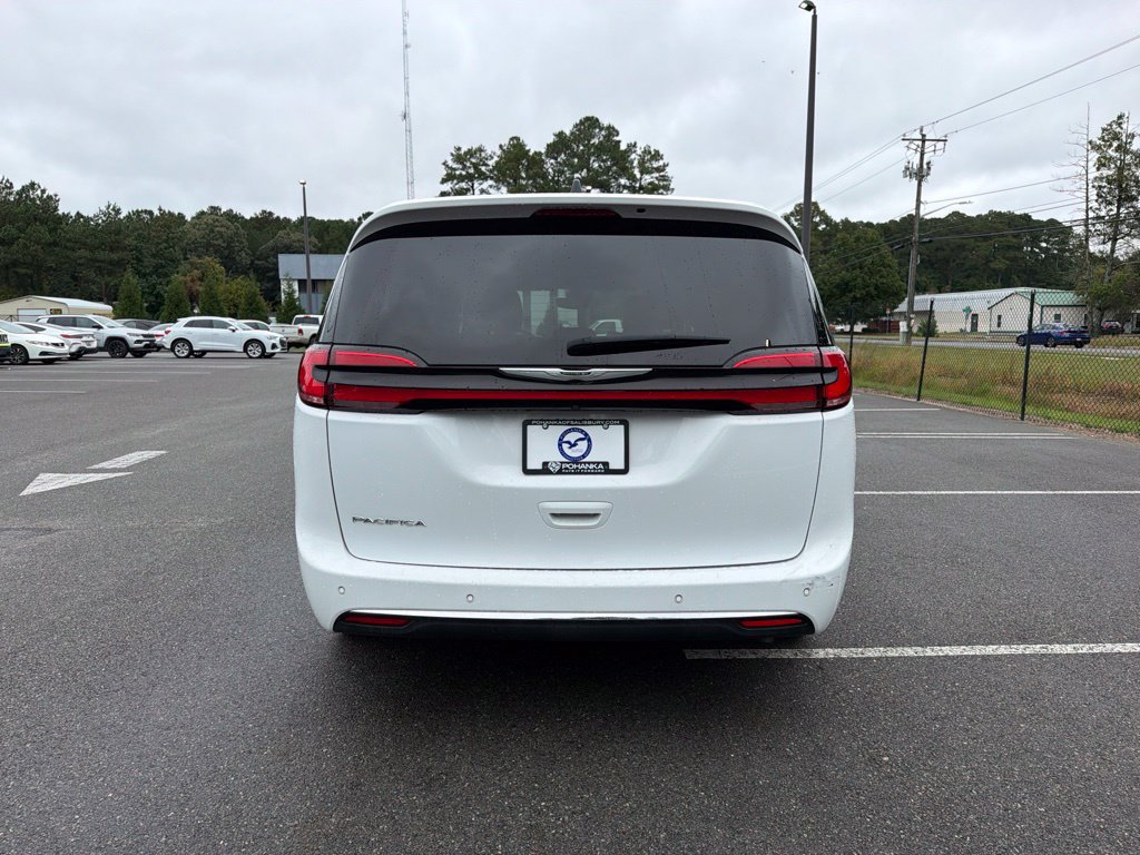 Used 2025 Chrysler Pacifica Select FWD image 6
