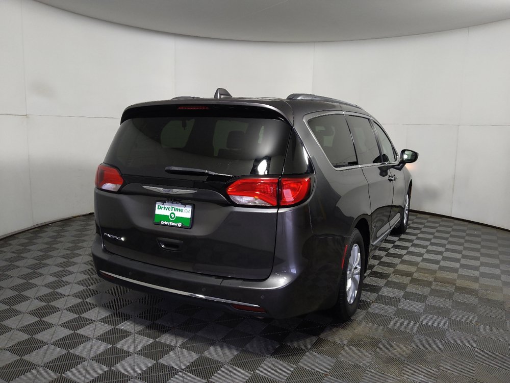 Used 2018 Chrysler Pacifica Touring-L FWD image 7