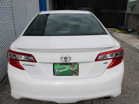 Used 2012 Toyota Camry SE FWD image 5