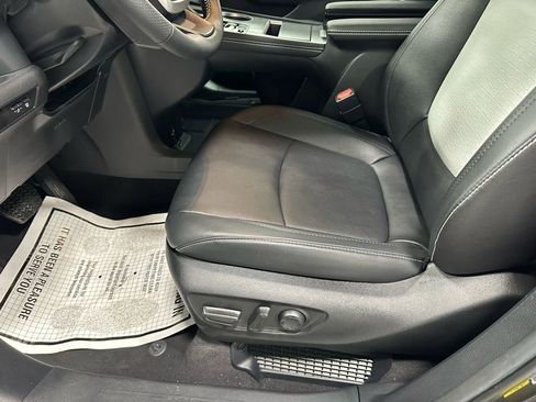 Used 2025 Toyota Sienna XSE image 13