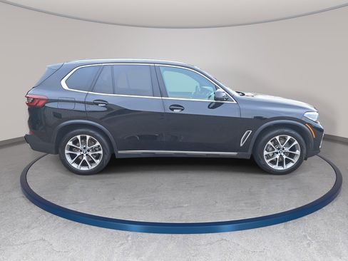 Used 2022 BMW X5 xDrive40i w/ Premium Package AWD/4WD image 4