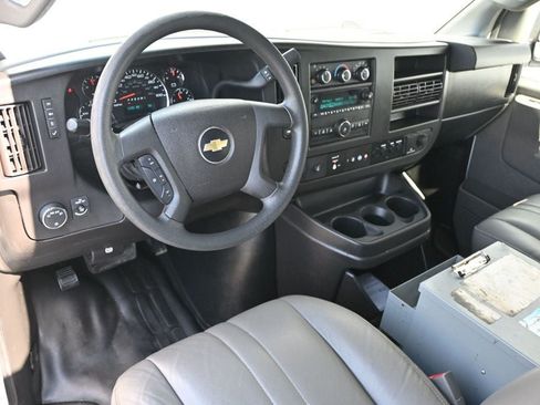 Used 2018 Chevrolet Express 2500 w/ Driver Convenience Package RWD image 5