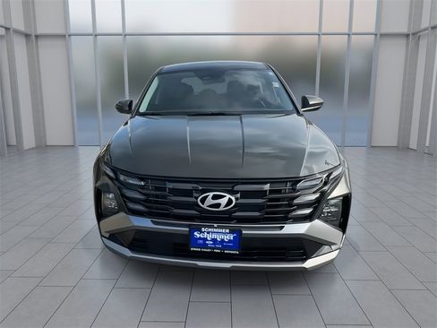 Used 2025 Hyundai Tucson SE image 3