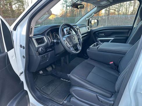 Used 2019 Nissan Titan SV image 25