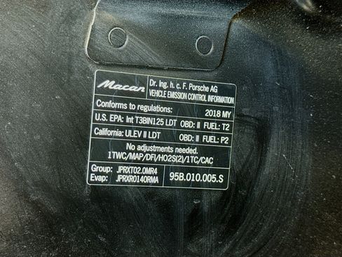 Used 2018 Porsche Macan Sport Edition image 19