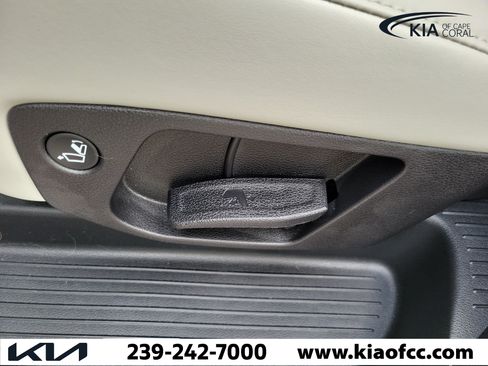 Certified 2025 Kia Telluride S FWD image 16