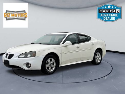 Used 2006 Pontiac Grand Prix Base 4dr Sedan w/ Sun And Sound Package image 2