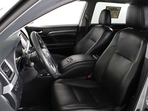 Used 2019 Toyota Highlander Limited image 21