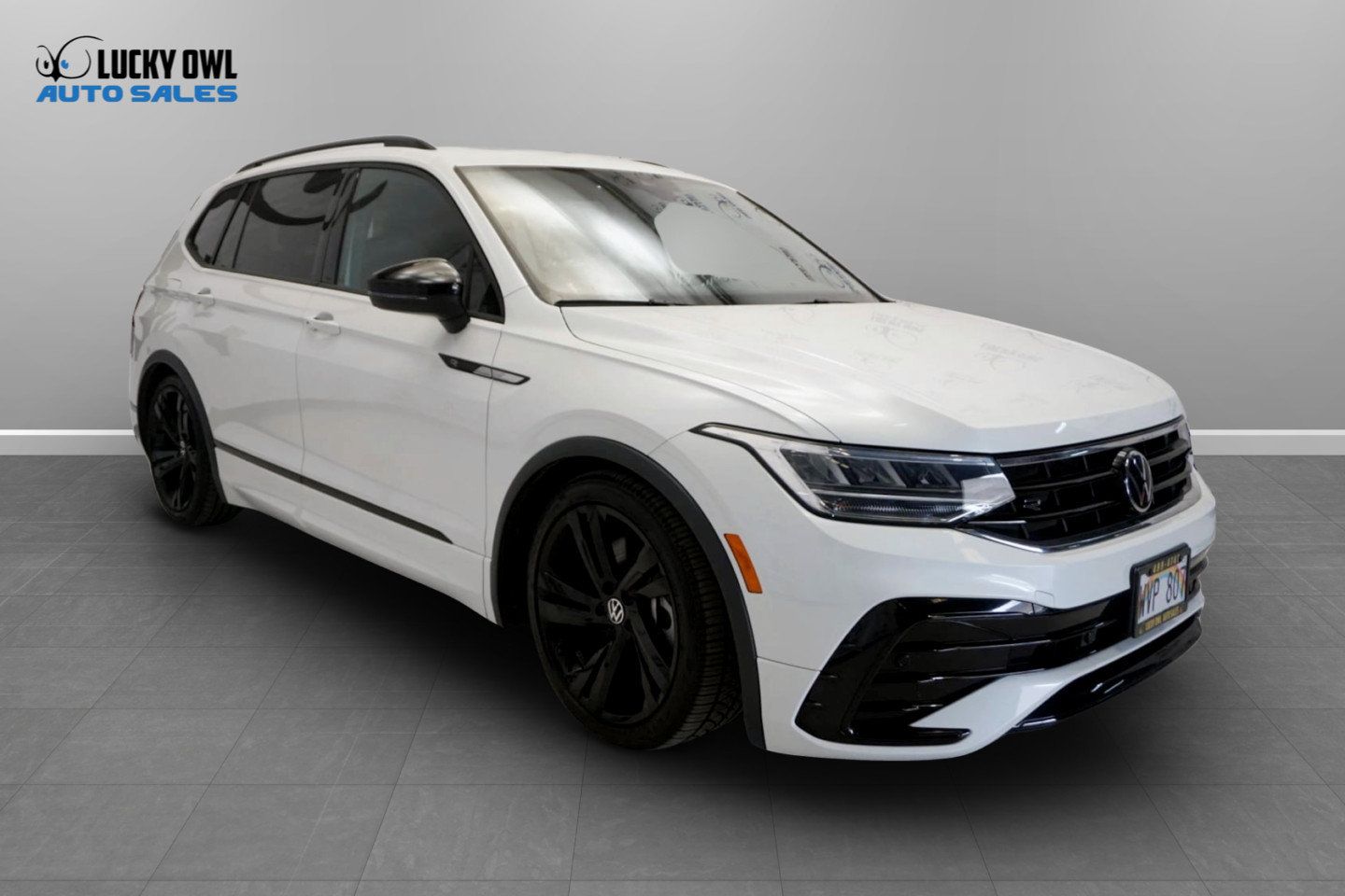 Used 2023 Volkswagen Tiguan SE R-Line FWD image 4