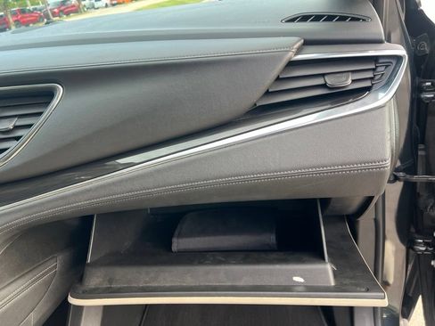 Used 2020 Buick Enclave Essence FWD image 12