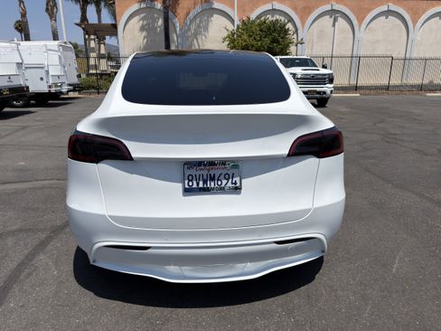 Used 2021 Tesla Model Y Long Range AWD/4WD image 7