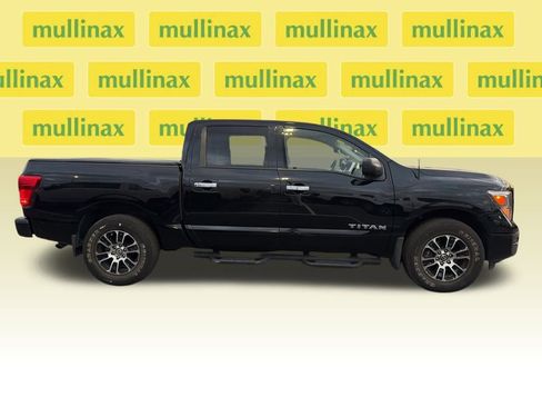 Used 2021 Nissan Titan SV w/ Accessory Utility Package image 9