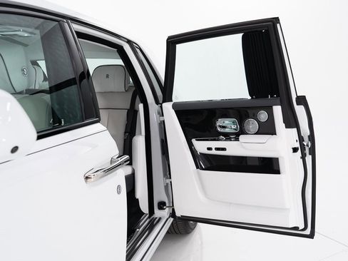 Certified 2023 Rolls-Royce Phantom Sedan image 22