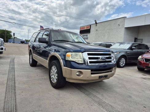 Used 2013 Ford Expedition XLT image 3