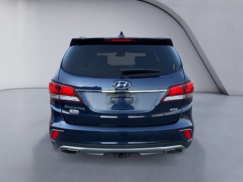 Used 2018 Hyundai Santa Fe SE image 2