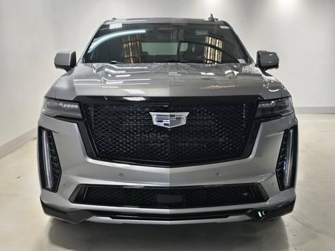 Used 2023 Cadillac Escalade V w/ LPO, ONYX Package AWD/4WD image 2