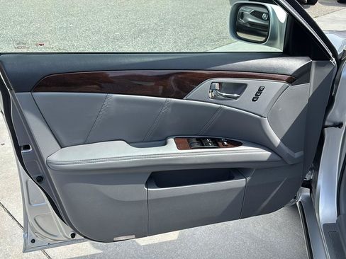 Used 2009 Toyota Avalon Limited FWD image 18