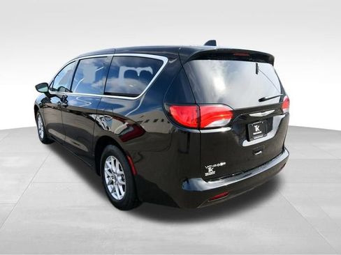 Used 2024 Chrysler Voyager LX FWD image 5