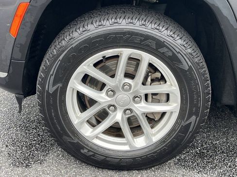 Used 2023 Jeep Grand Cherokee L Laredo image 29
