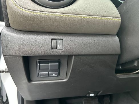 Used 2025 Chevrolet Colorado ZR2 w/ Technology Package AWD/4WD image 23
