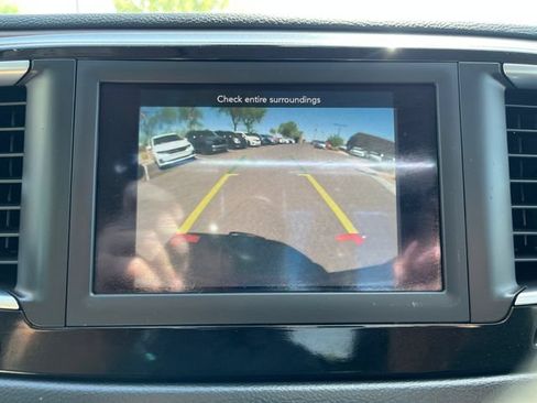 Used 2019 Chrysler Pacifica Touring-L FWD image 21